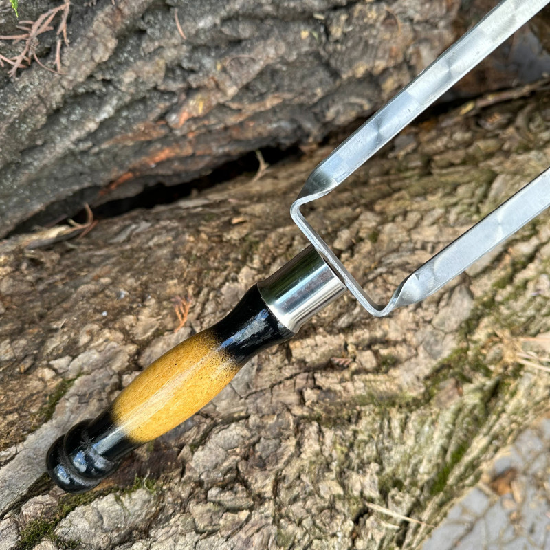 Двойной шампур Mzavod с деревянной ручкой 630х12х3мм двухцветный