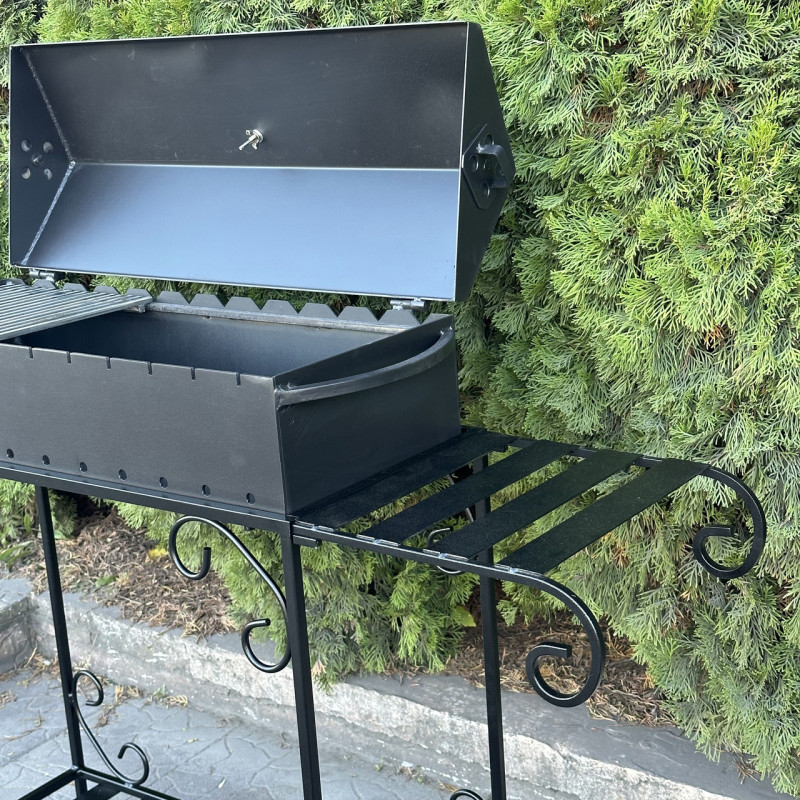 Мангал-барбекю Mzavod Гефест на 12 шампурів 3мм на дровниці